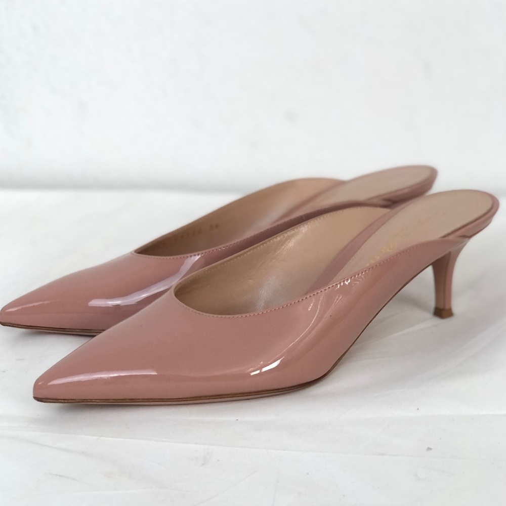 Gianvito Rossi nude patent leather low heel mule